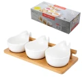 Komplet wyposażony jest w bambusową podstawkę, która podtrzymuje miseczki.