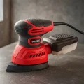 Szlifierka uniwersalna VSZ220 220W Vertex w aranżacji.